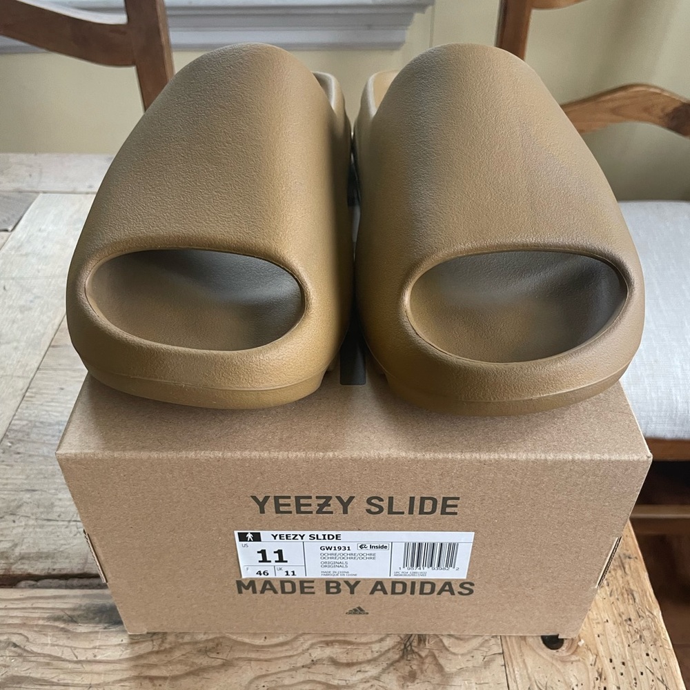 Yeezy Slide “Ochre” size 11